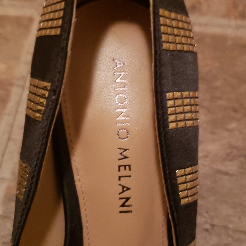 Heels - Picture 3 of 4